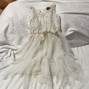 Lilt 5 champagne lace dress worn once or twice euc lined and not itchy .